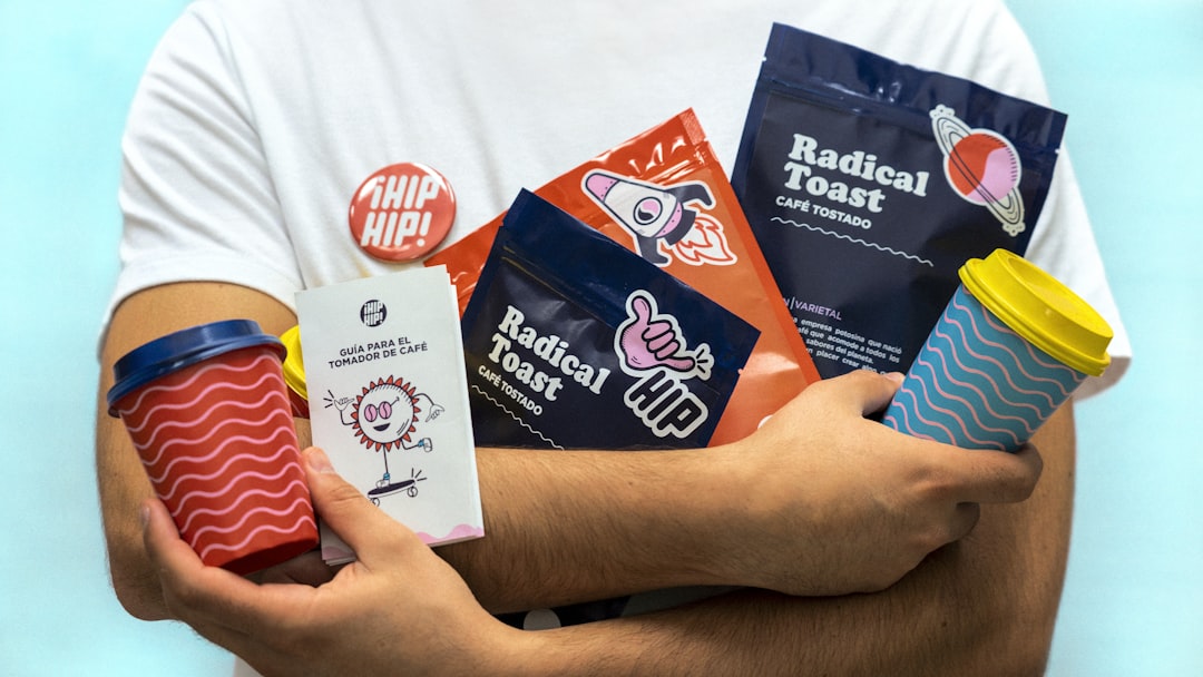 services-05 ¡Hip Hip! is a specialty coffee brand, which means that it is a gourmet coffee. Each of the steps in the production process has been considered and chosen to ensure its quality. At the same time, being such a meticulous procedure, it is possible to give an incomparable flavor resulting in a comprehensive and unique experience.
Hip Hip! was born with the philosophy that everyone can enjoy a good coffee. It is an inclusive, friendly brand that usually explains things in a simple and easy-to-understand way. Breaking in this way with the idea that only experts and experts can afford to enjoy the